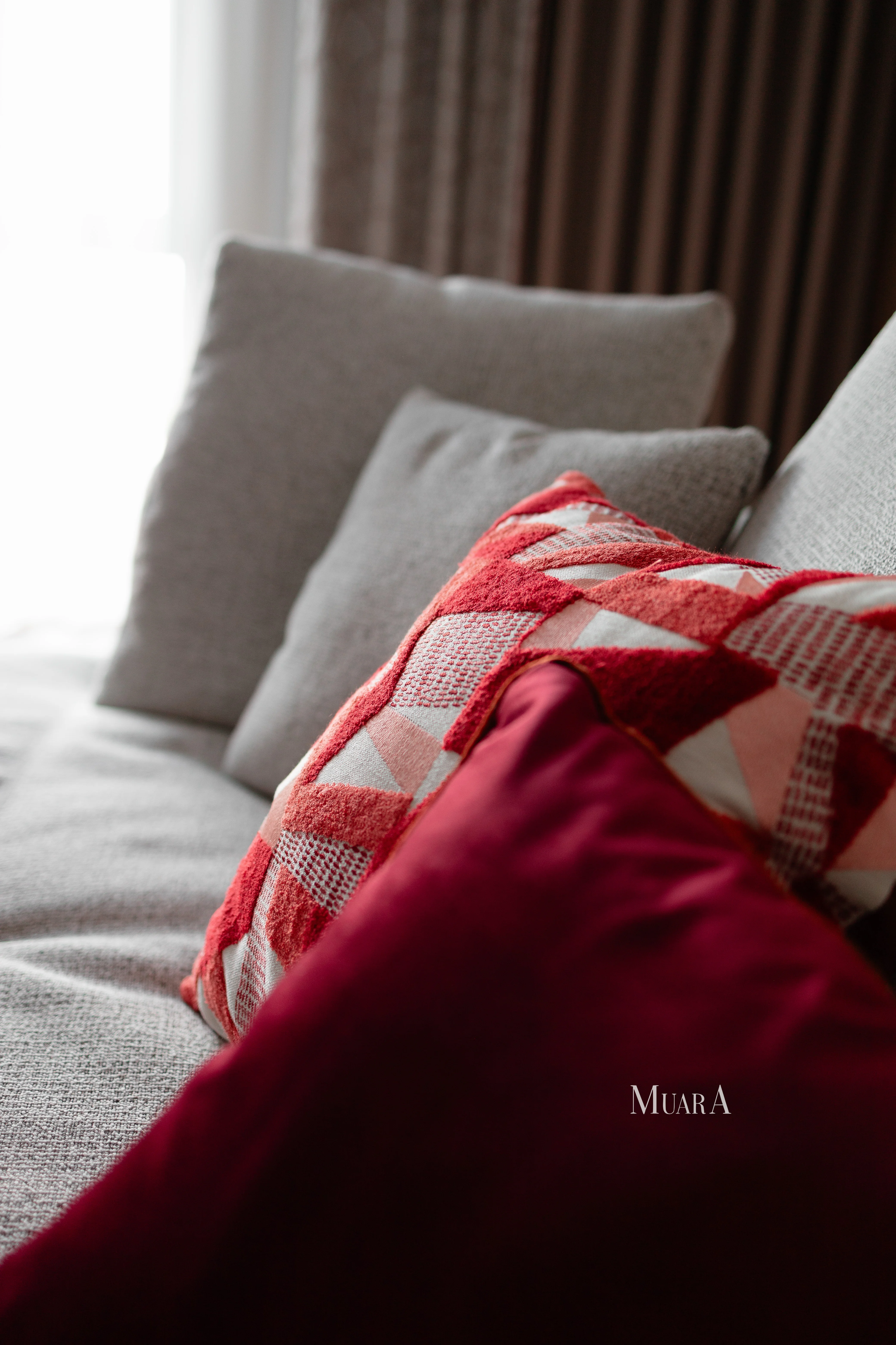 Общий вид спальни Red & White
